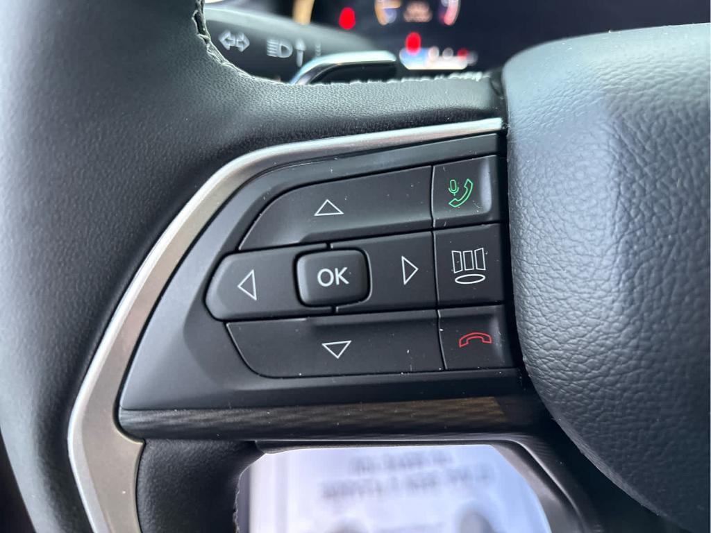 used 2025 Jeep Grand Cherokee car, priced at $32,130