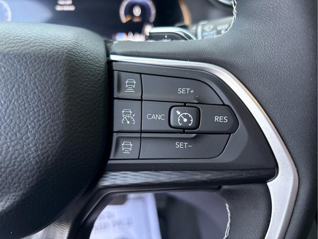 used 2025 Jeep Grand Cherokee car, priced at $32,130