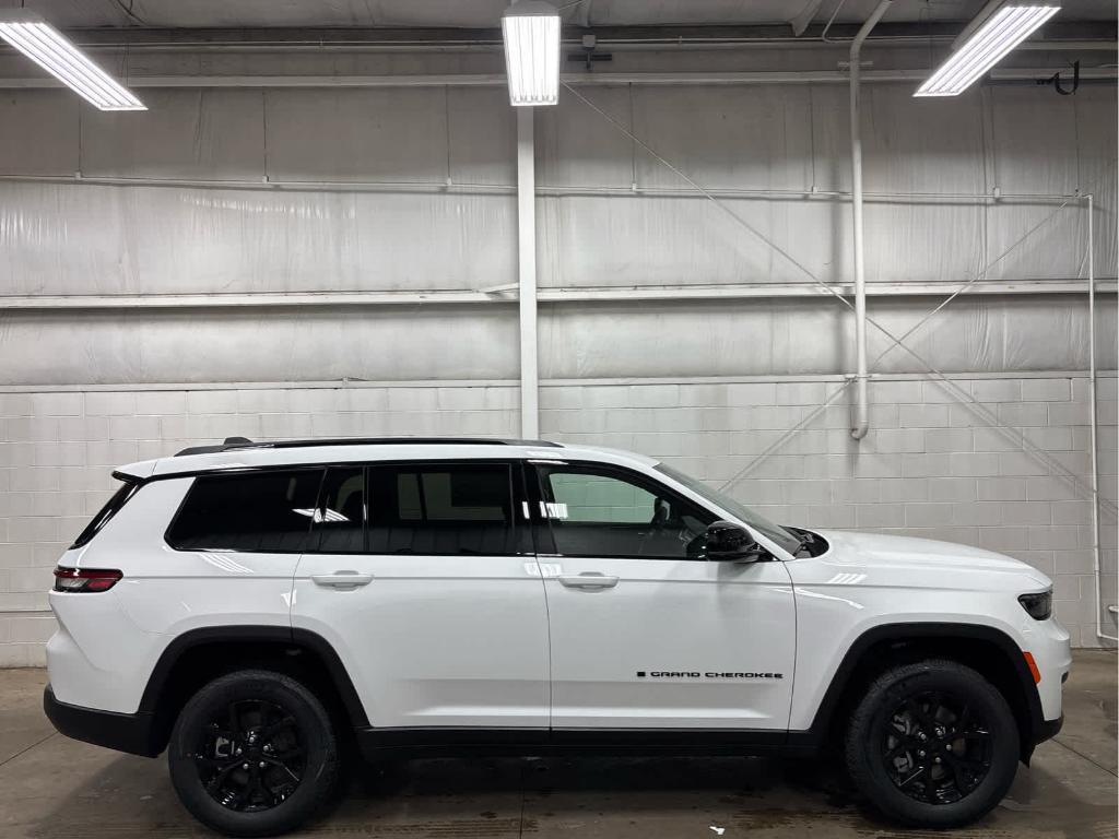 new 2025 Jeep Grand Cherokee L car, priced at $45,930