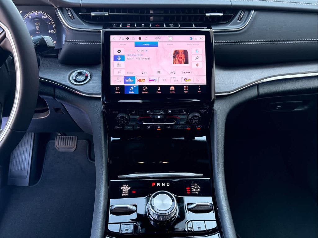 new 2025 Jeep Grand Cherokee car, priced at $58,750