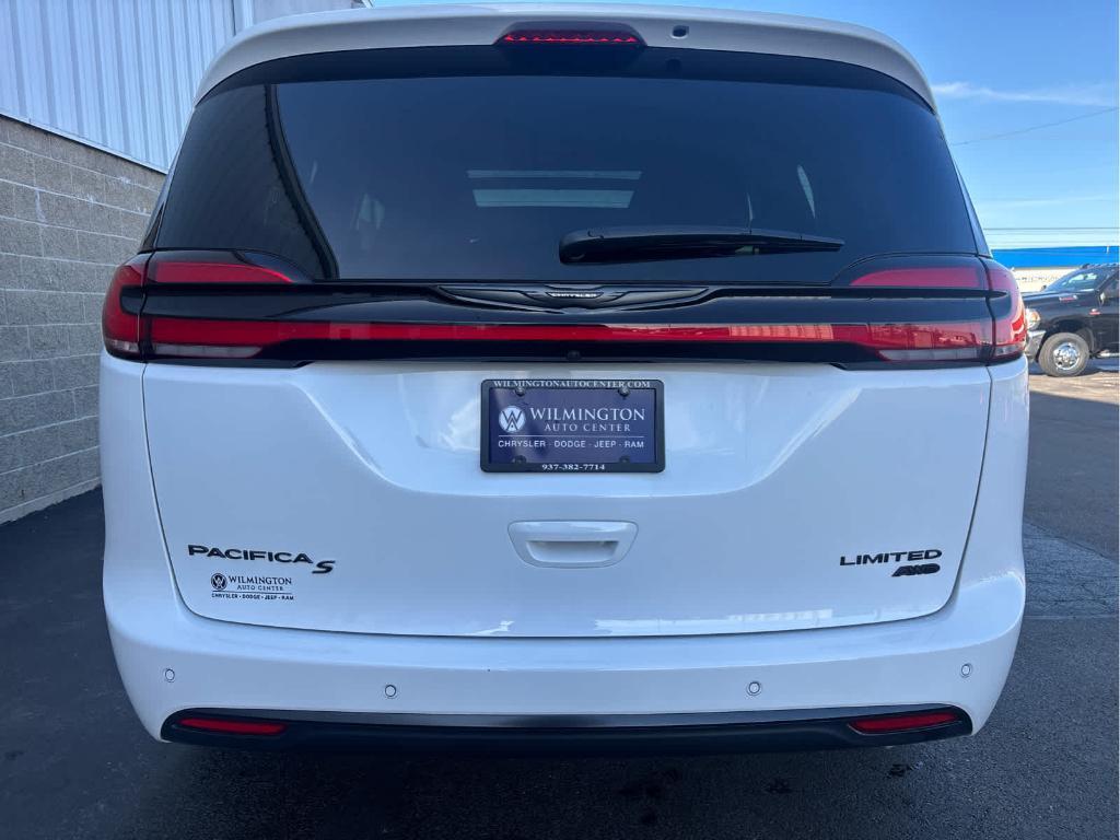 new 2024 Chrysler Pacifica car, priced at $45,089