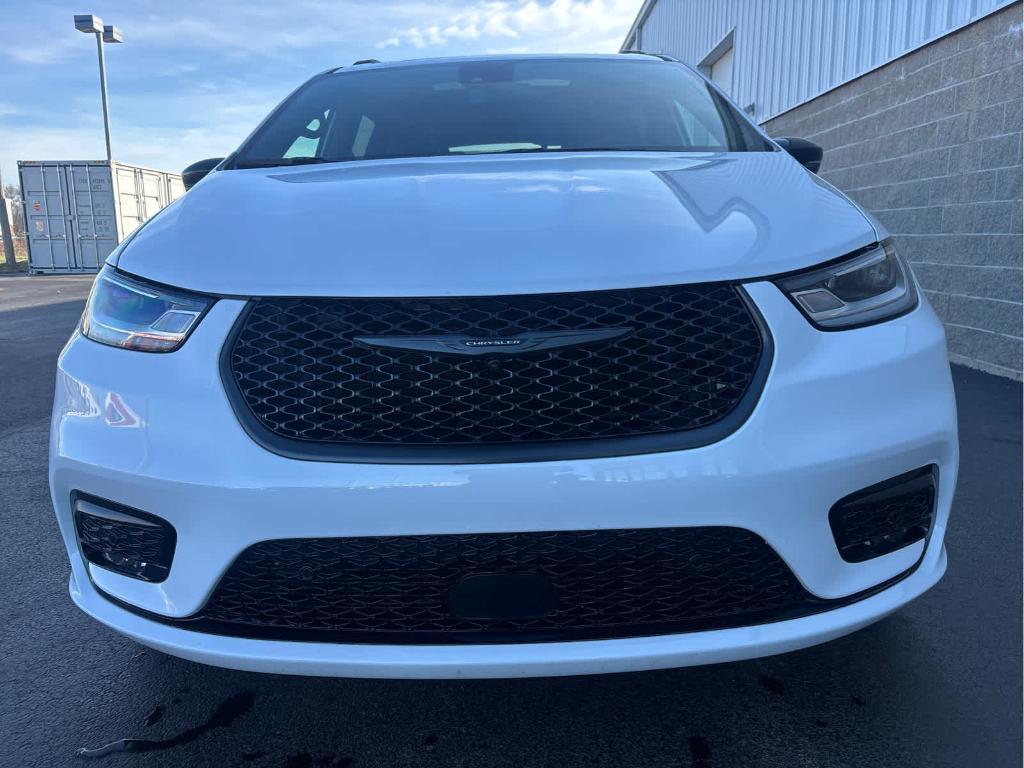 new 2024 Chrysler Pacifica car, priced at $45,287