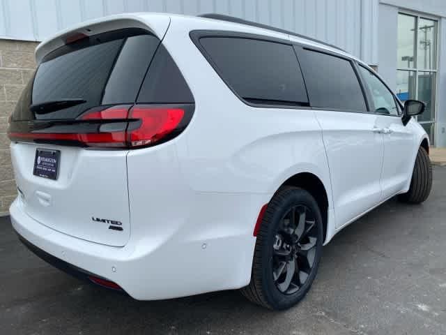 new 2024 Chrysler Pacifica car, priced at $45,287