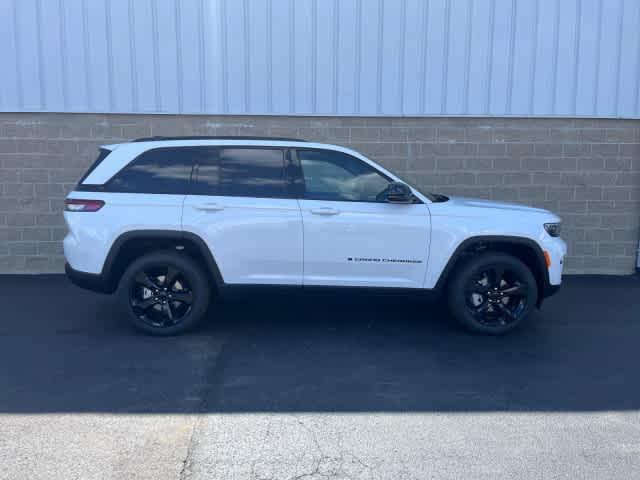 new 2024 Jeep Grand Cherokee car, priced at $52,525