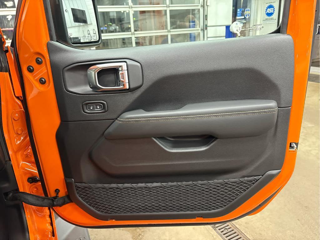 new 2025 Jeep Gladiator car, priced at $51,080