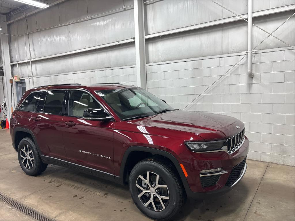 new 2025 Jeep Grand Cherokee car, priced at $45,505