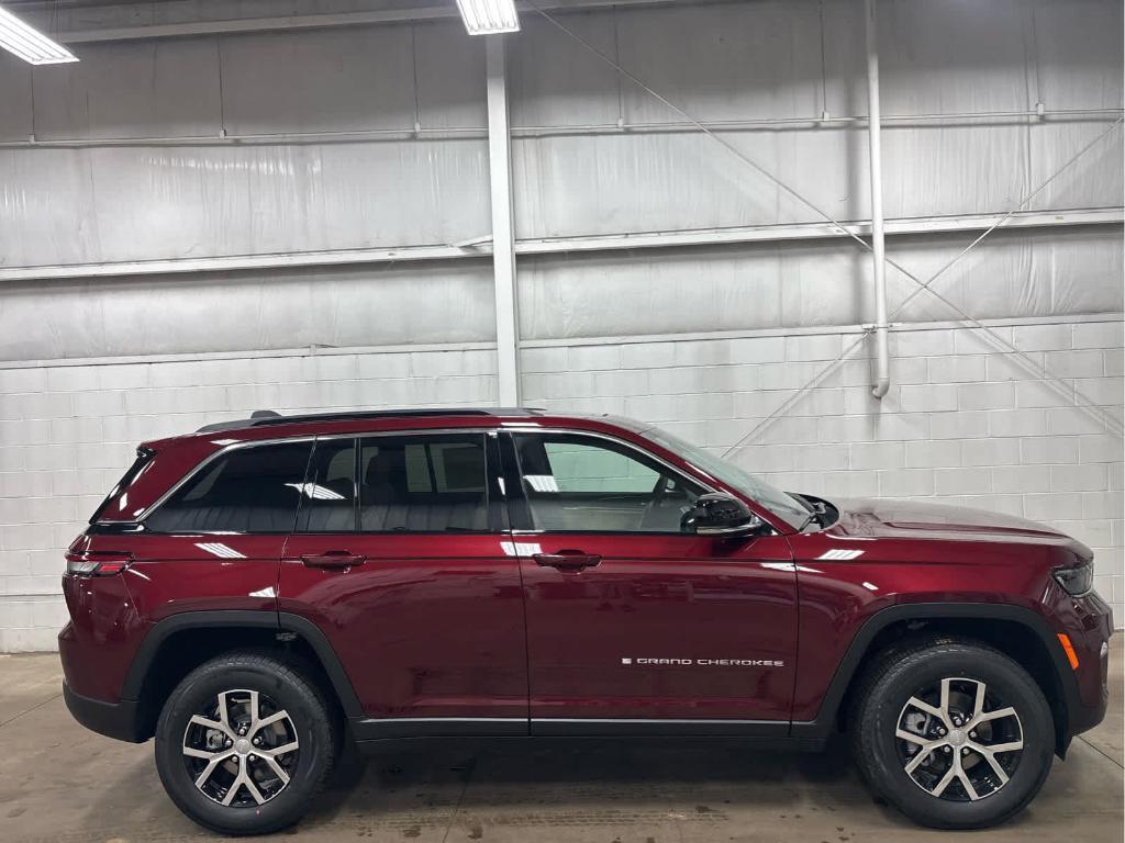 new 2025 Jeep Grand Cherokee car, priced at $47,310