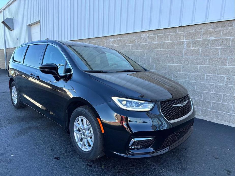 new 2025 Chrysler Pacifica car, priced at $45,820