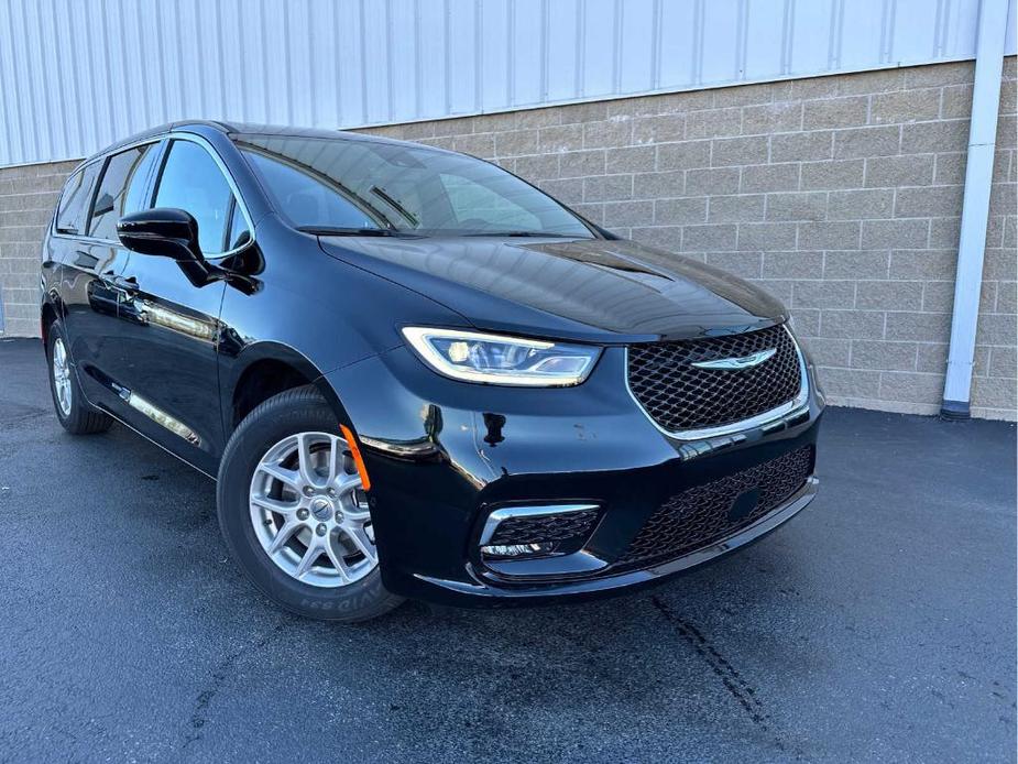 new 2025 Chrysler Pacifica car, priced at $45,820