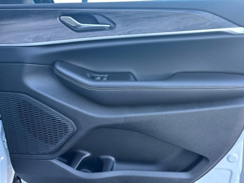 new 2025 Jeep Grand Cherokee L car, priced at $47,144