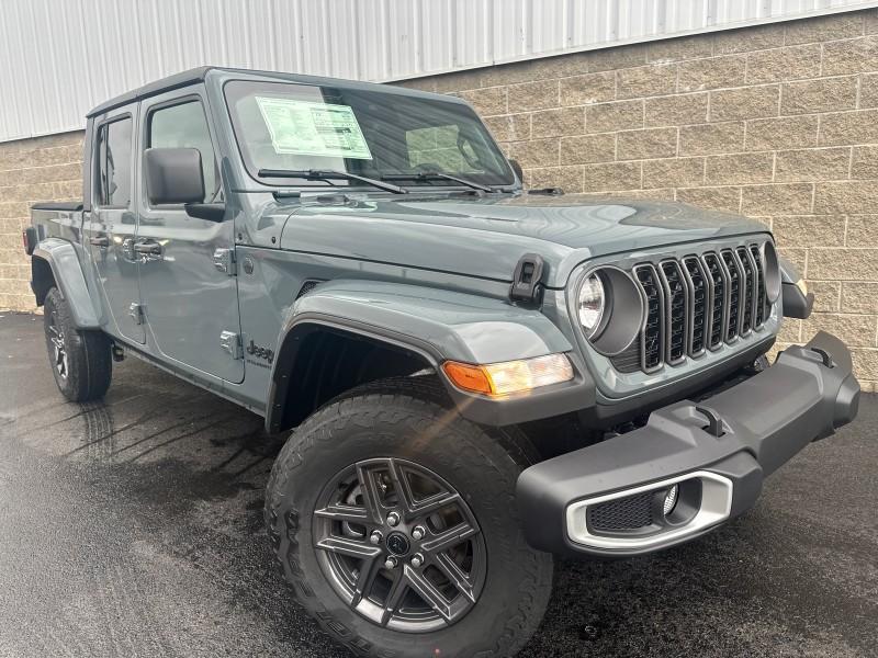 new 2024 Jeep Gladiator car, priced at $47,945