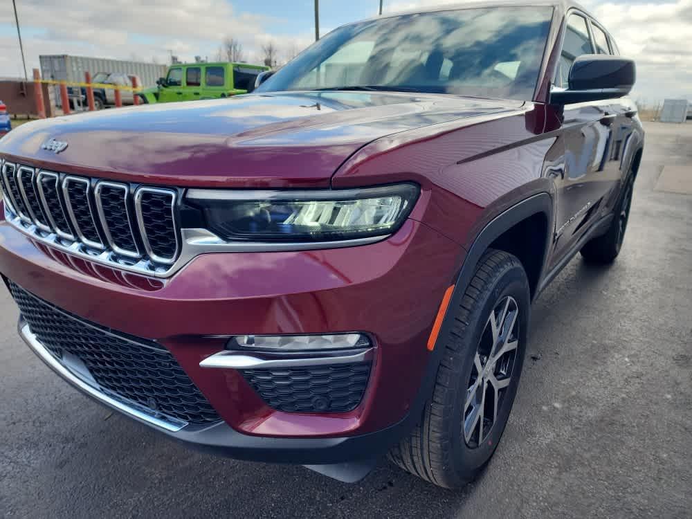 new 2025 Jeep Grand Cherokee car, priced at $48,438