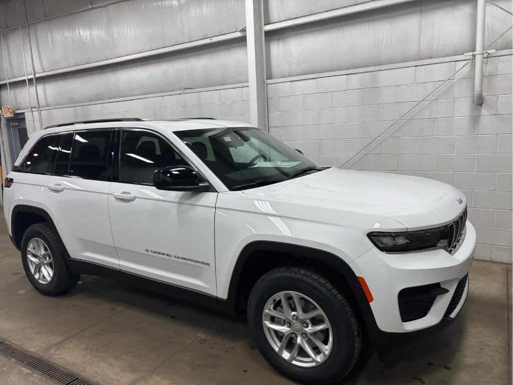 new 2025 Jeep Grand Cherokee car, priced at $39,545