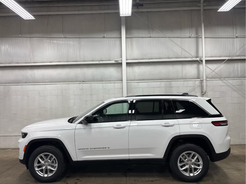 new 2025 Jeep Grand Cherokee car, priced at $39,545