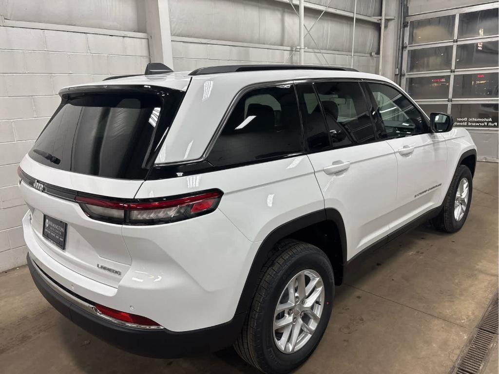 new 2025 Jeep Grand Cherokee car, priced at $40,875