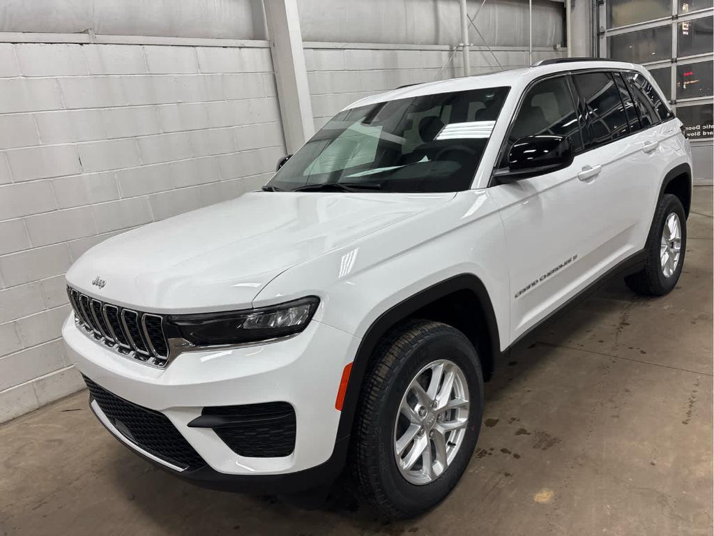 new 2025 Jeep Grand Cherokee car, priced at $39,545