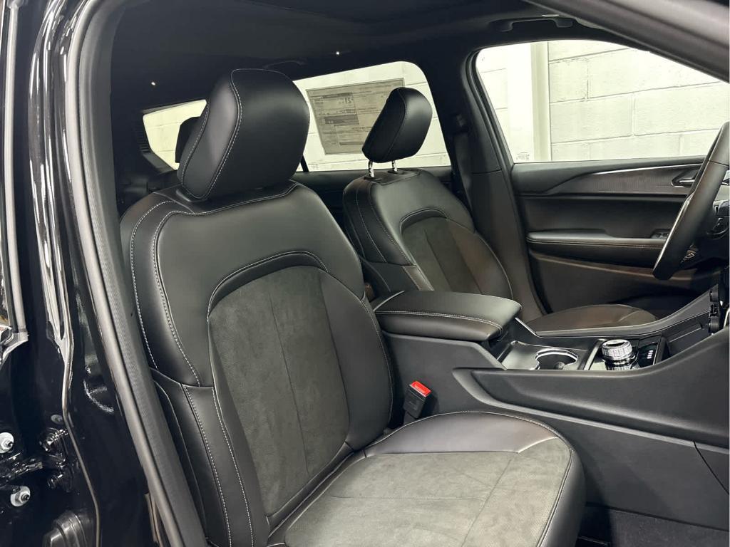 new 2025 Jeep Grand Cherokee L car, priced at $47,230