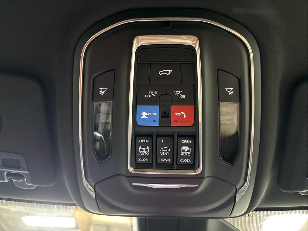 new 2025 Jeep Grand Cherokee car, priced at $46,150