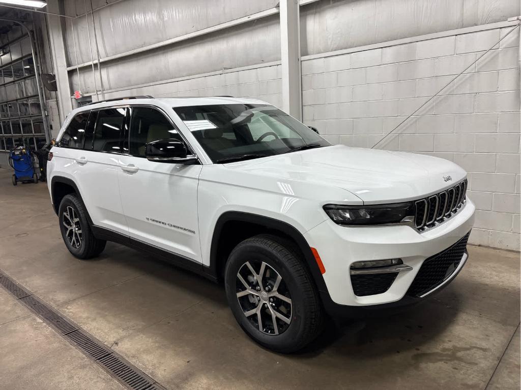 new 2025 Jeep Grand Cherokee car, priced at $46,150