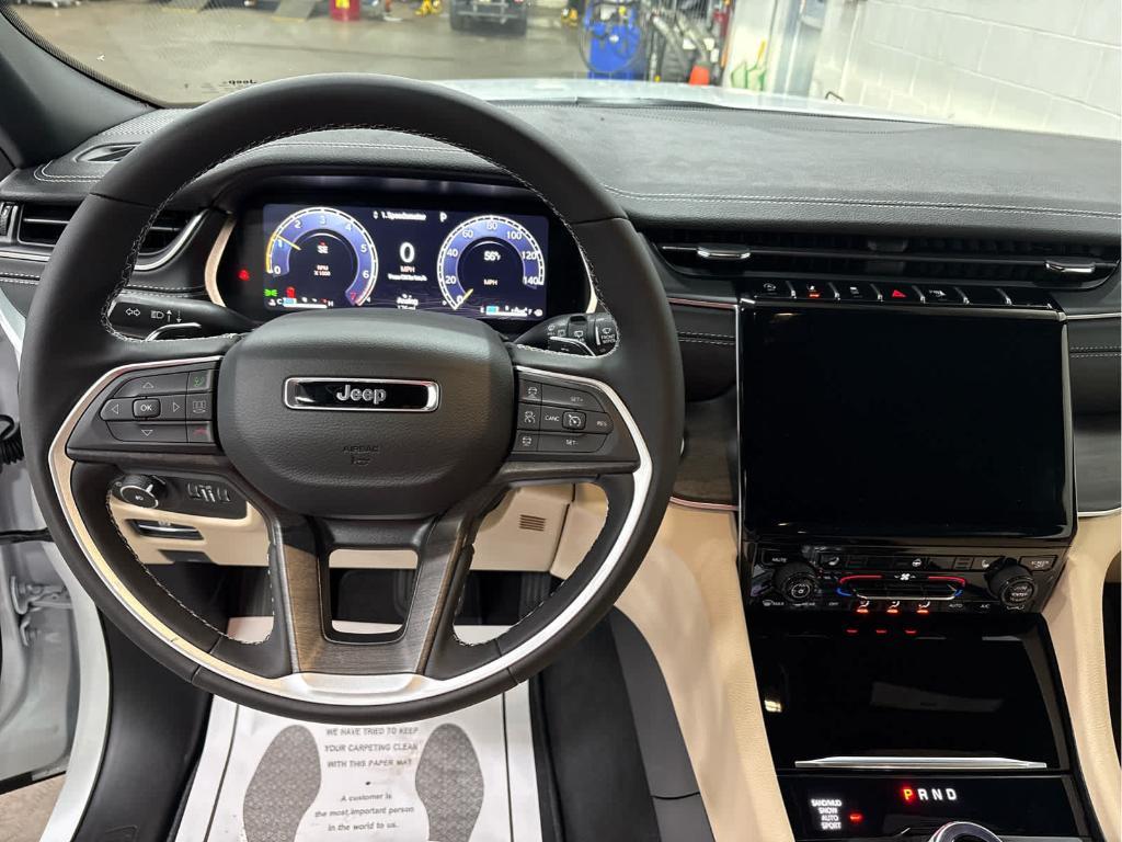 new 2025 Jeep Grand Cherokee car, priced at $46,150