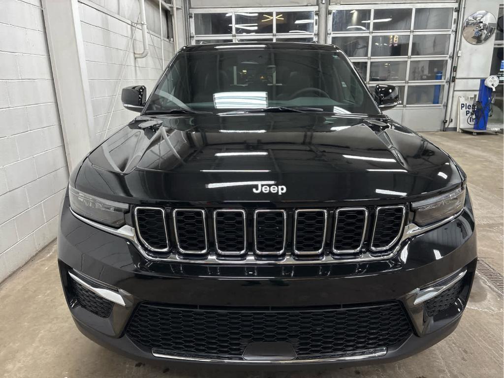 new 2025 Jeep Grand Cherokee car, priced at $47,310