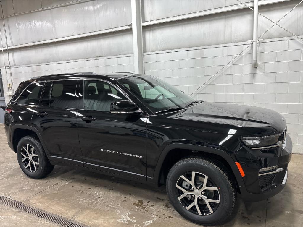 new 2025 Jeep Grand Cherokee car, priced at $47,310