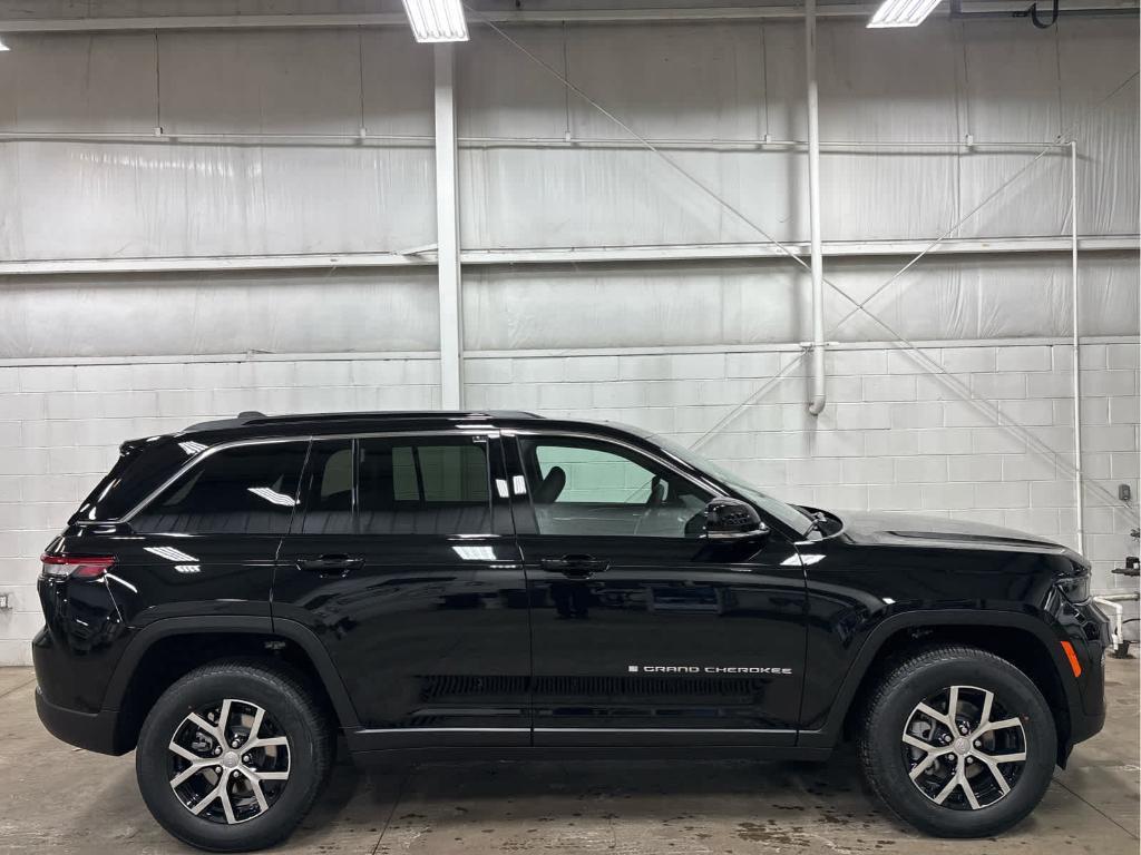 new 2025 Jeep Grand Cherokee car, priced at $47,310