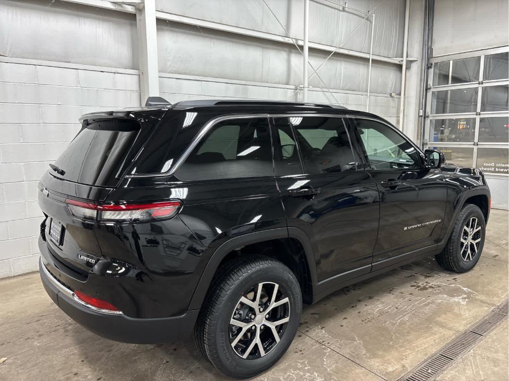 new 2025 Jeep Grand Cherokee car, priced at $47,310