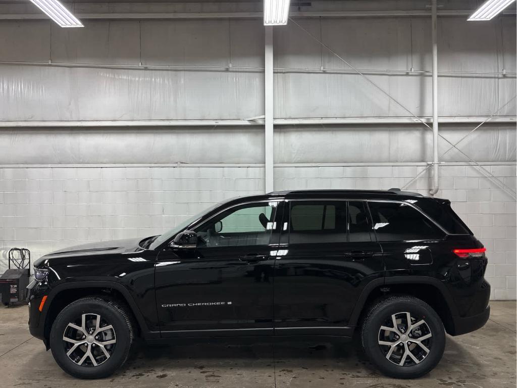 new 2025 Jeep Grand Cherokee car, priced at $47,310