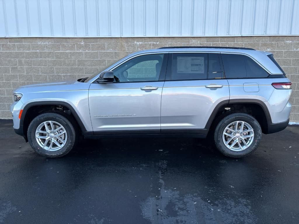 new 2025 Jeep Grand Cherokee car, priced at $40,140