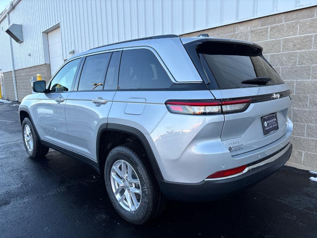 new 2025 Jeep Grand Cherokee car, priced at $40,140