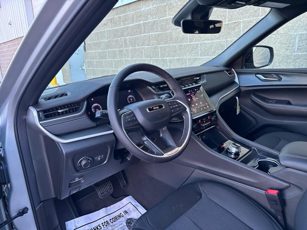 new 2025 Jeep Grand Cherokee car, priced at $40,140