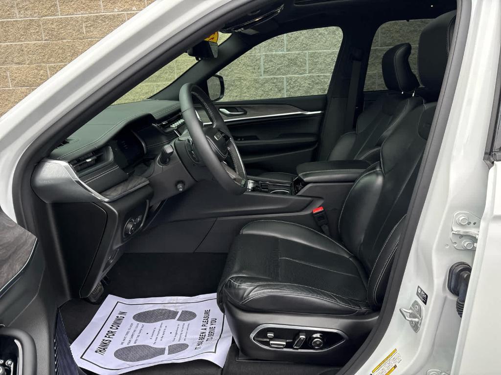 used 2023 Jeep Grand Cherokee car, priced at $39,140