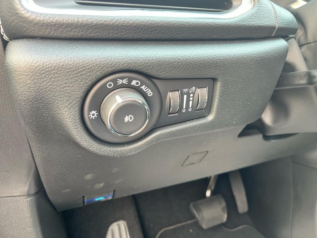 new 2025 Chrysler Pacifica car, priced at $53,340