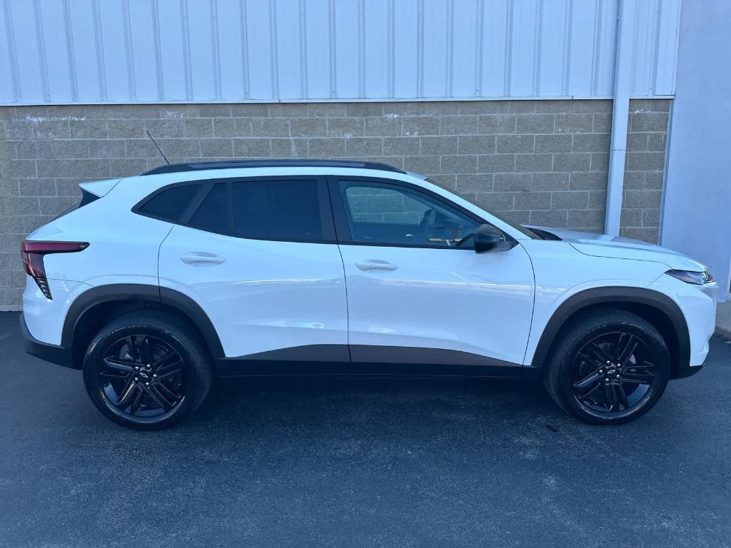 used 2024 Chevrolet Trax car, priced at $25,564