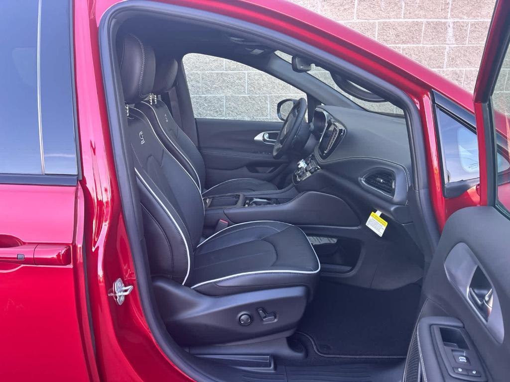 new 2026 Chrysler Pacifica car, priced at $49,660
