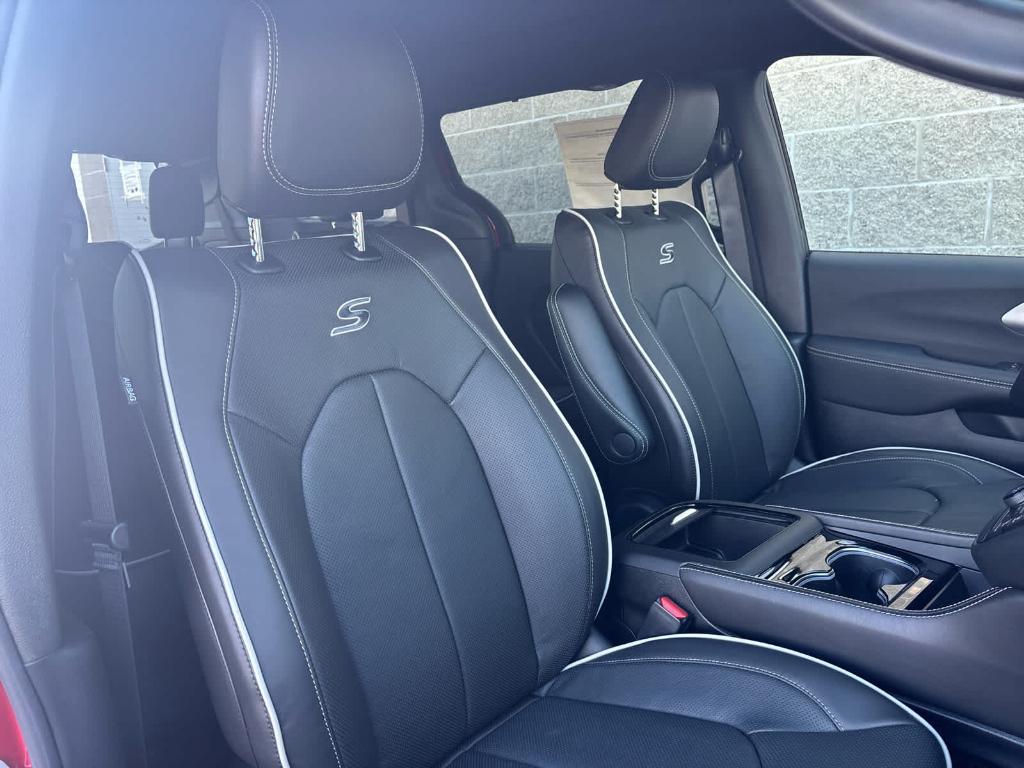 new 2026 Chrysler Pacifica car, priced at $49,660