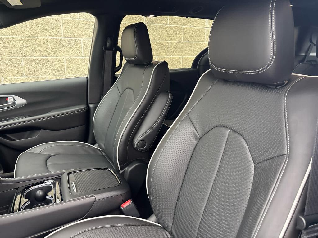 new 2026 Chrysler Pacifica car, priced at $51,589
