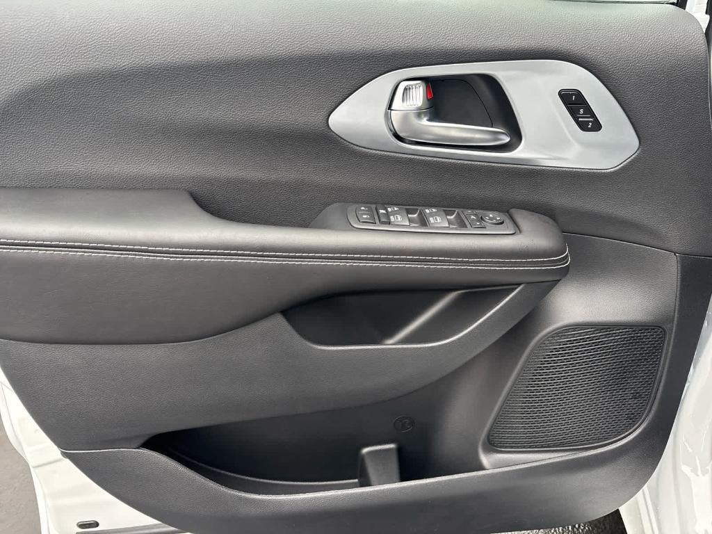 new 2026 Chrysler Pacifica car, priced at $51,589