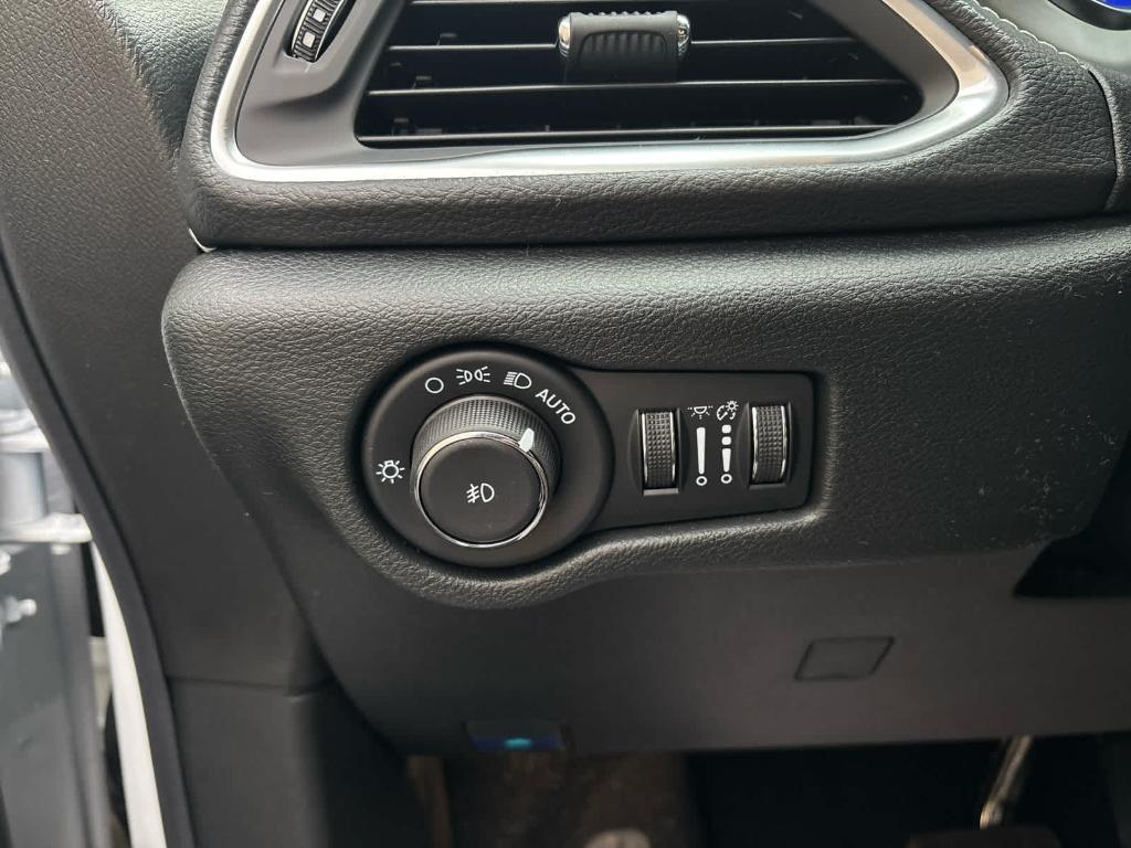 new 2026 Chrysler Pacifica car, priced at $51,589