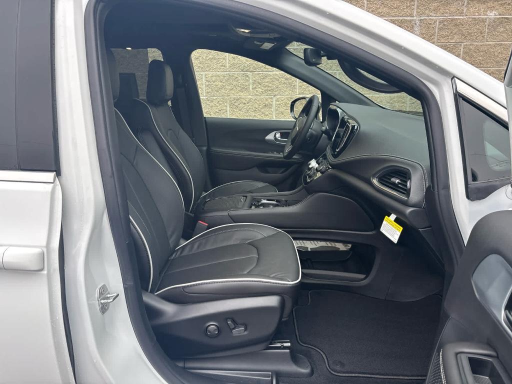 new 2026 Chrysler Pacifica car, priced at $51,589