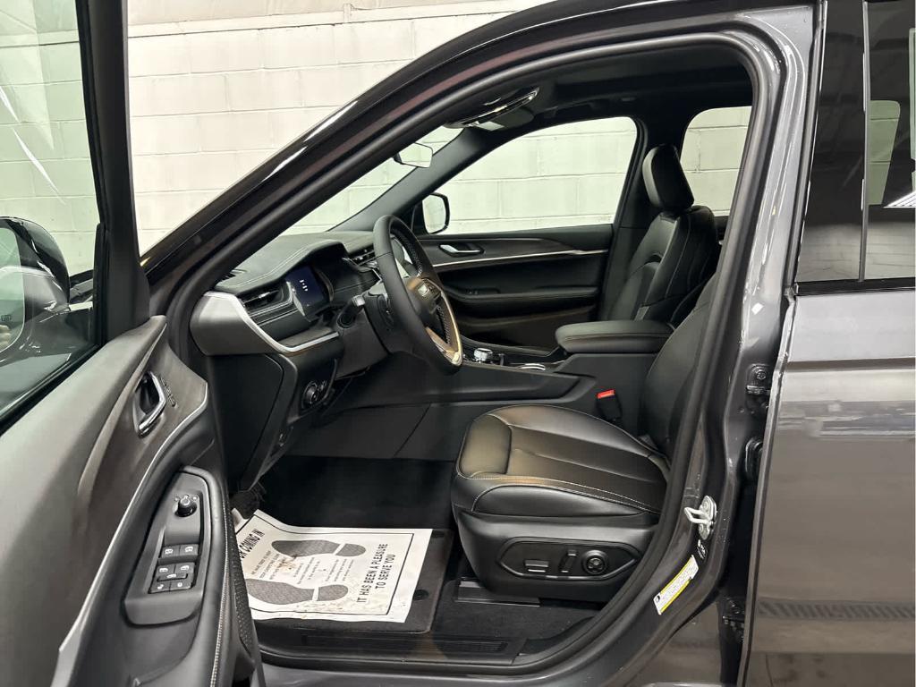new 2025 Jeep Grand Cherokee car, priced at $51,485
