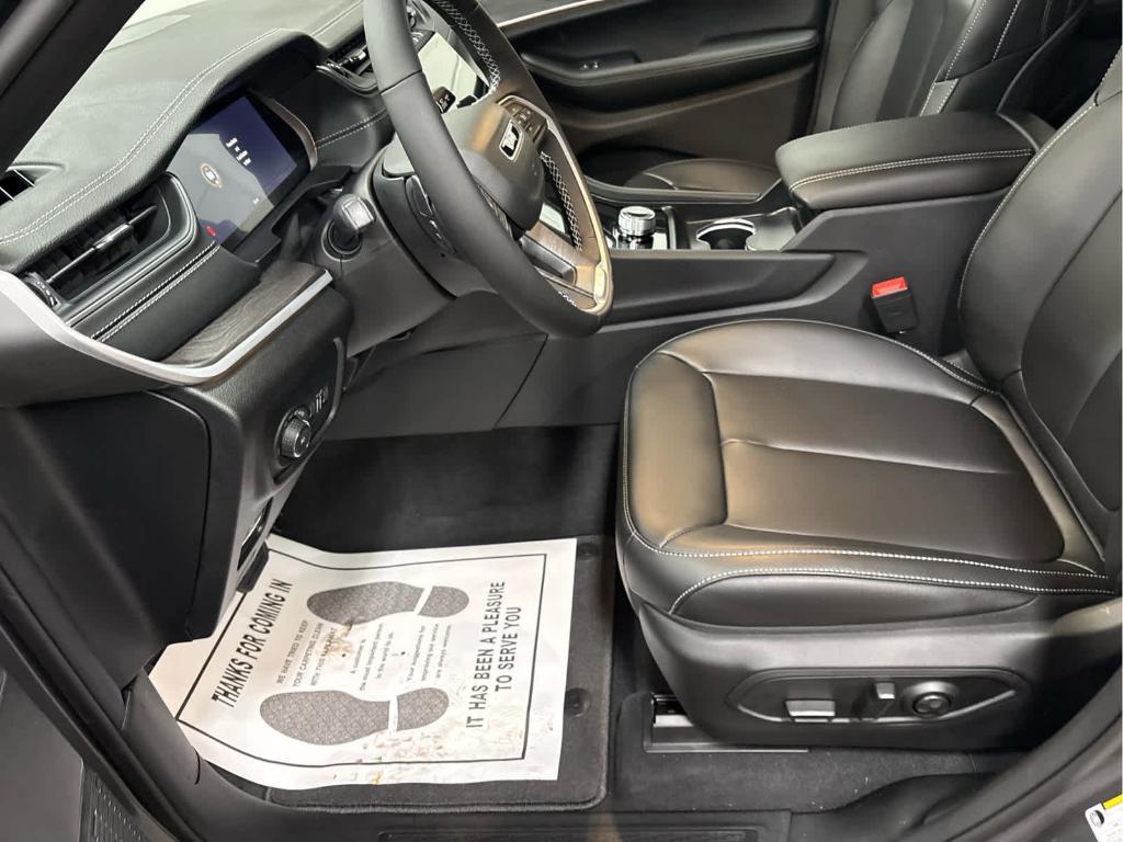 new 2025 Jeep Grand Cherokee car, priced at $51,485