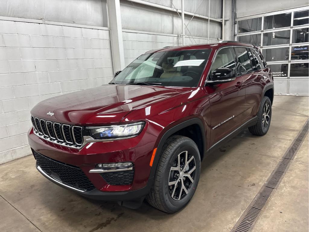 new 2025 Jeep Grand Cherokee car, priced at $47,748