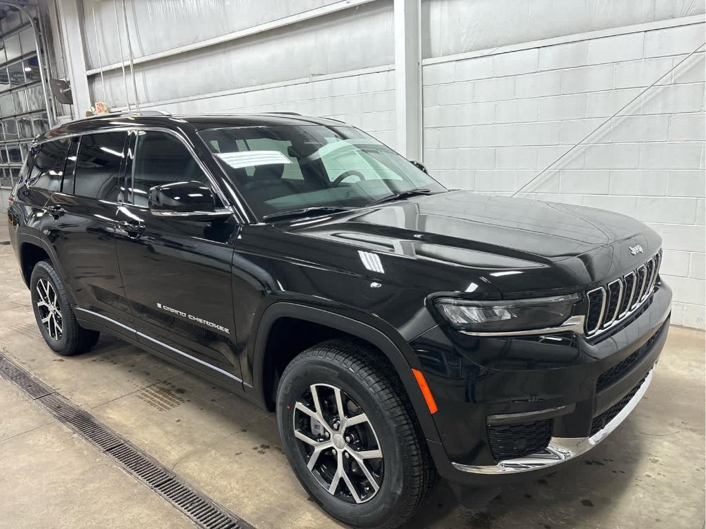 new 2025 Jeep Grand Cherokee L car, priced at $53,330