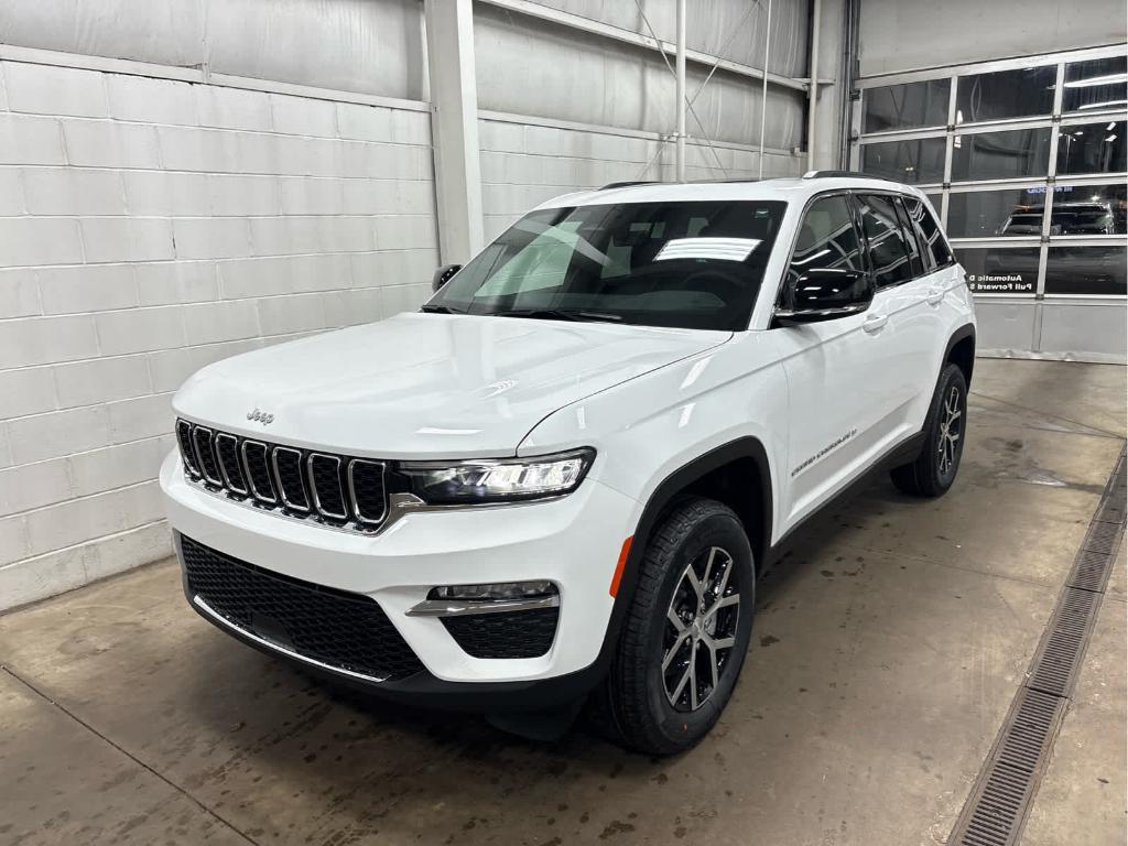 new 2025 Jeep Grand Cherokee car, priced at $47,165