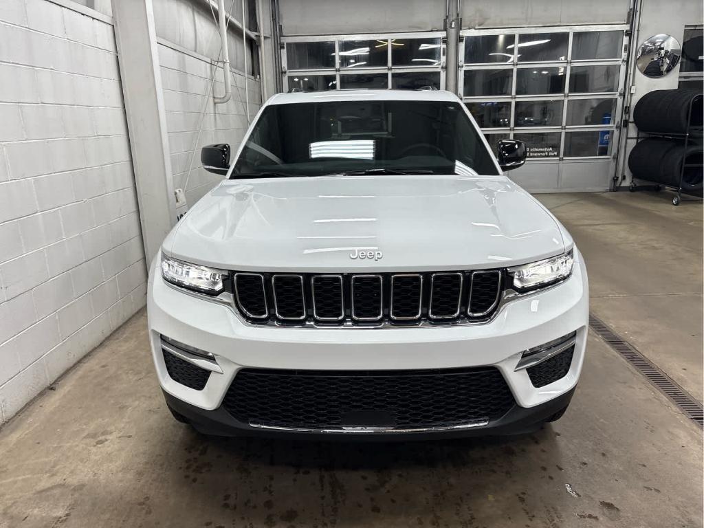 new 2025 Jeep Grand Cherokee car, priced at $47,165
