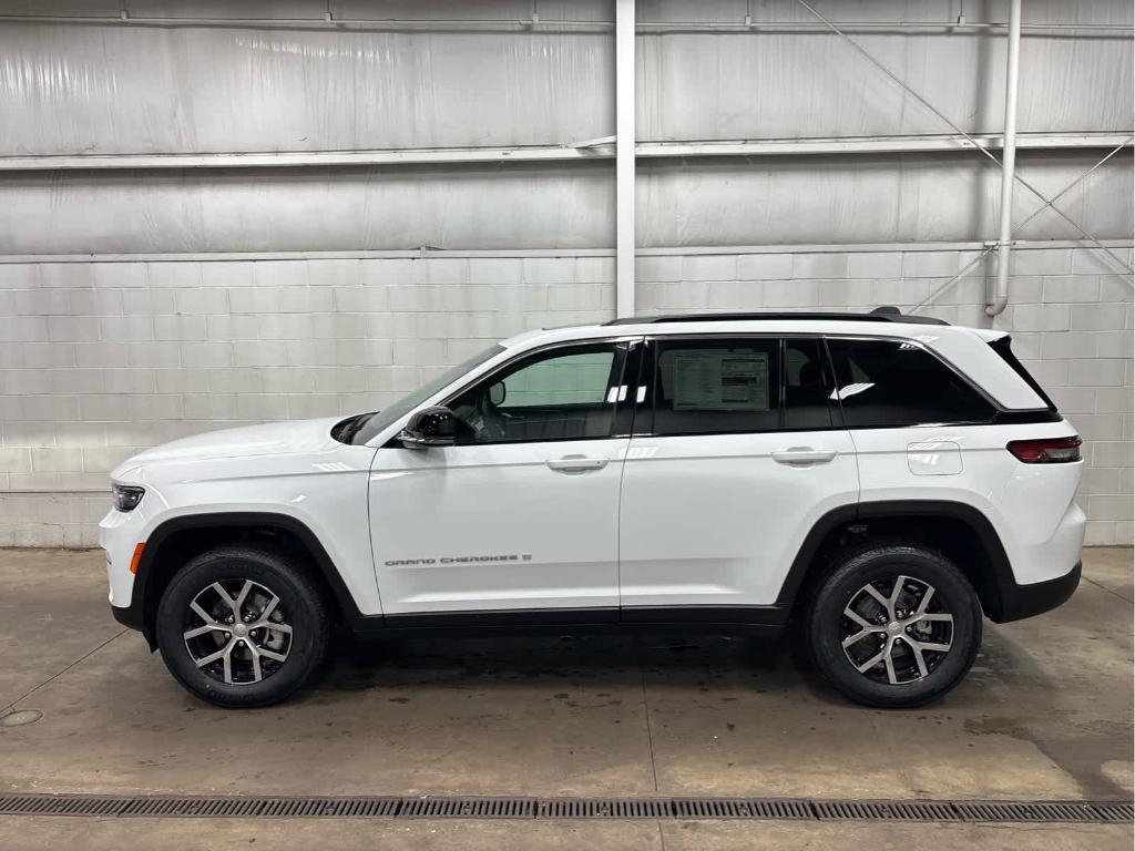 new 2025 Jeep Grand Cherokee car, priced at $47,165