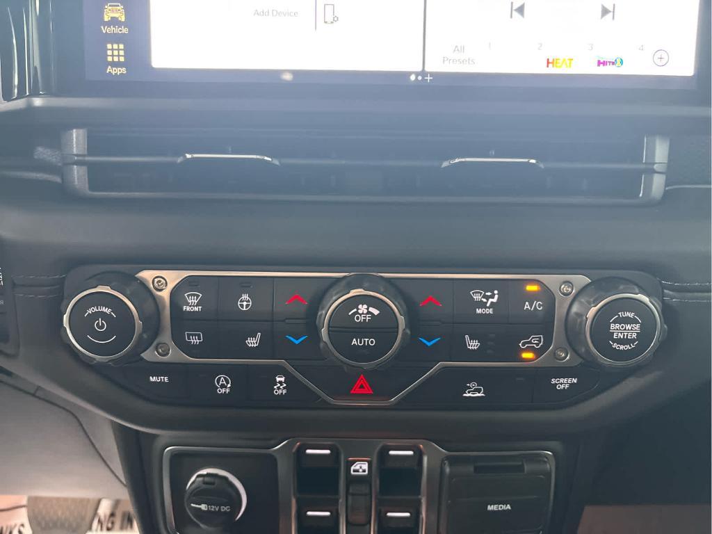new 2025 Jeep Gladiator car, priced at $49,677