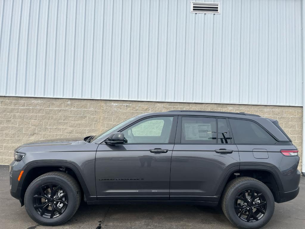 new 2025 Jeep Grand Cherokee car, priced at $42,330